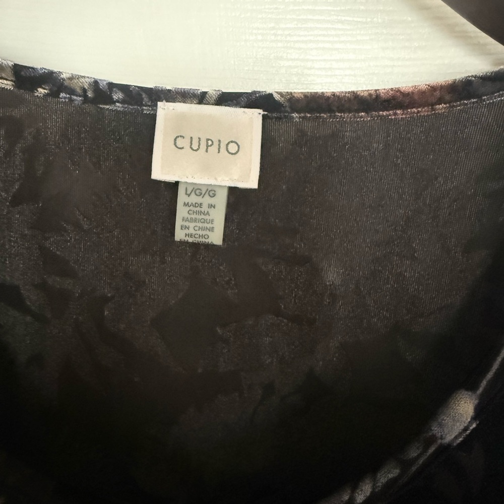 Velour knit / smooth sheen Floral Blouse - Picture 7 of 9